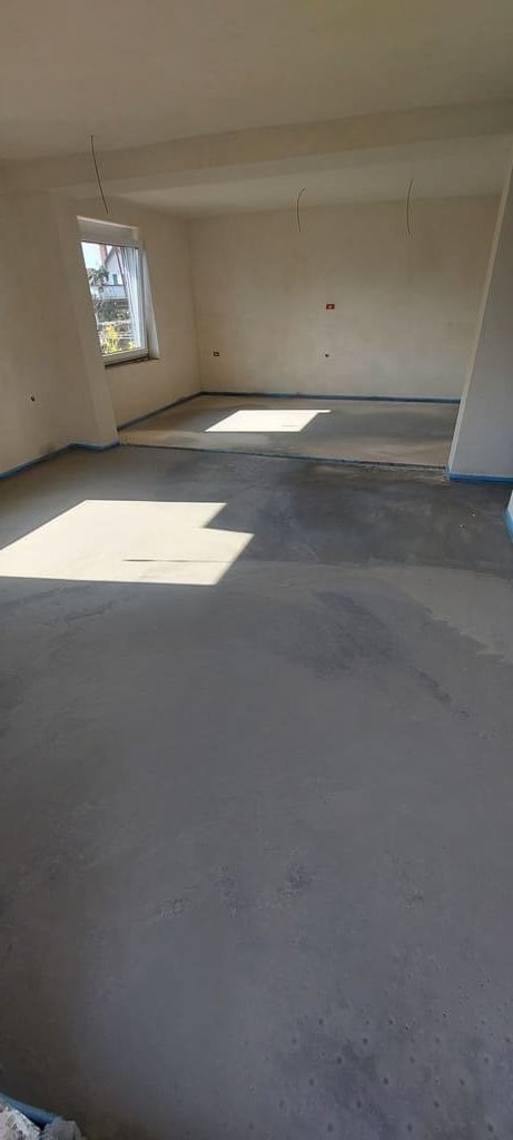 talno ogrevanje pri nizkih stropih, ki je primerno pri obnovah za hiše, stanovanja in druge zgradbe